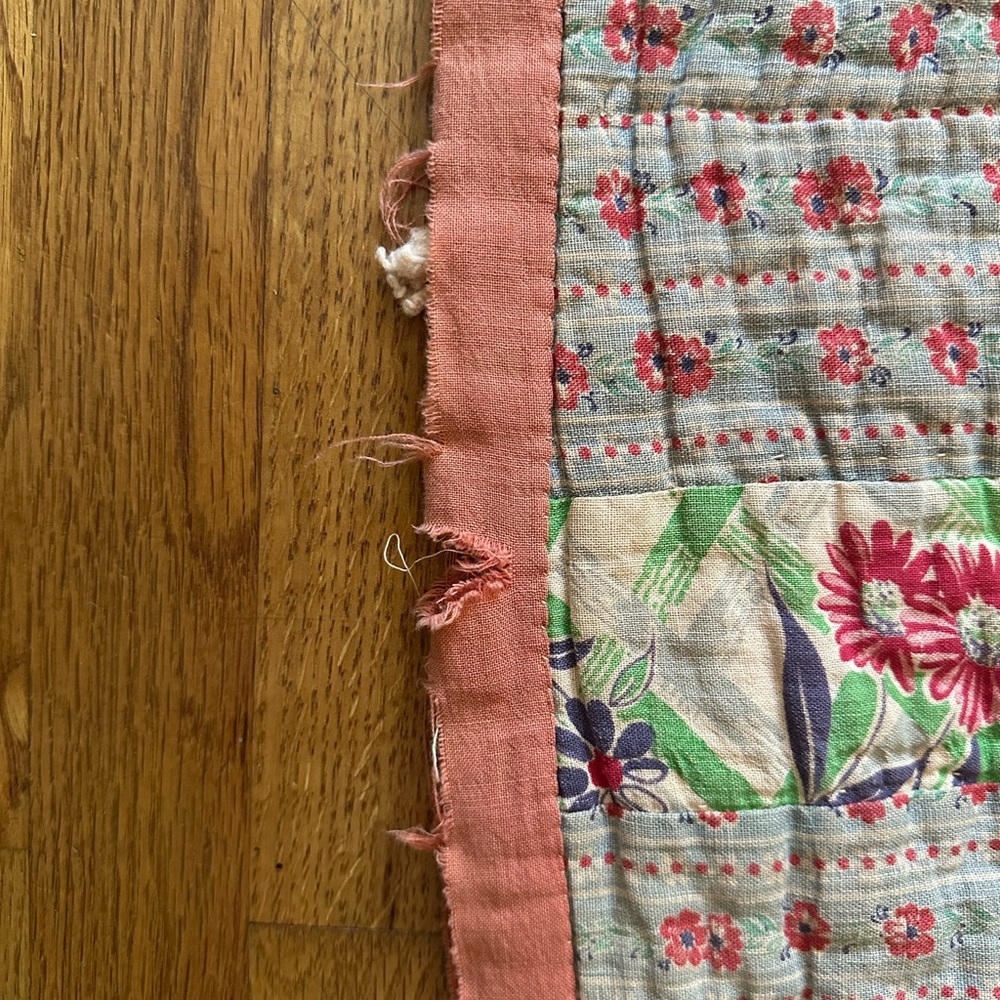 Patchwork Quilt with Multicolor Design - Picture 7 of 8
